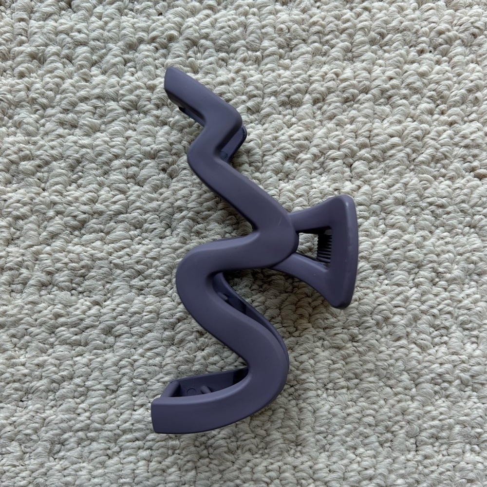 Large Dusty Purple Matte Wavy Claw Clip